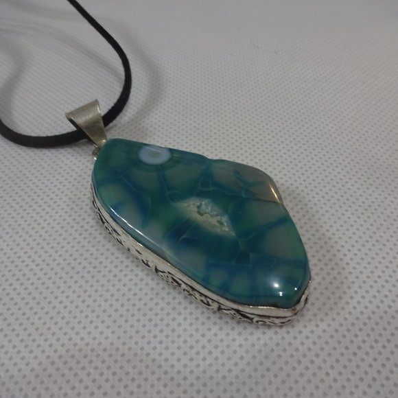 Stunning "GREEN SOLAR AGATE" Handmade Sterling Pendant on a 18" Black Leather - Picture 2 of 3